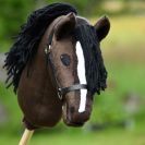 Ruunikko keppihevonen, jolla valkoinen piirto