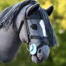 Harmaa keppihevonen, jolla valkoinen piirto