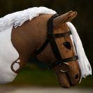 Laikukas ruskea-valkoinen keppihevonen