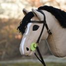 Vaalean ruskea keppihevonen, jolla pitkä katkopiirto