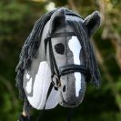 Harmaa kirjava keppihevonen